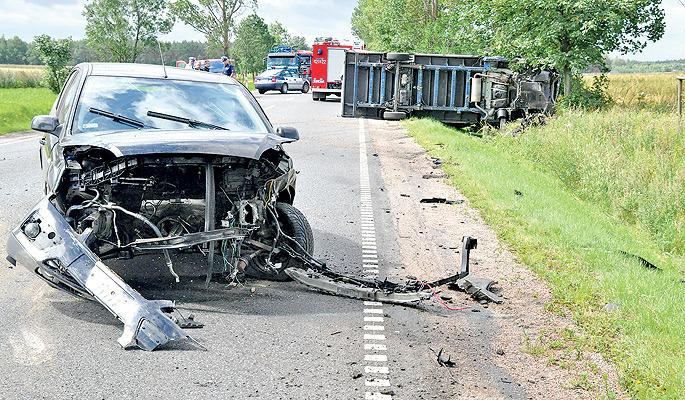 Źle wyprzedzała i spowodowała potężną kraksę