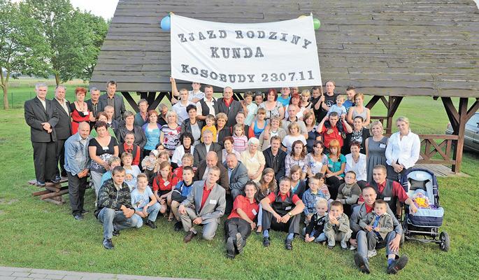 Piekli prosiaka i grali w piłkę