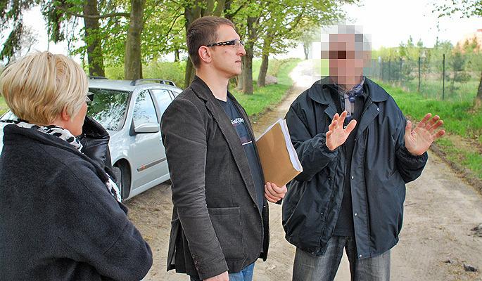 Atakował piłą mechaniczną czy nie?
