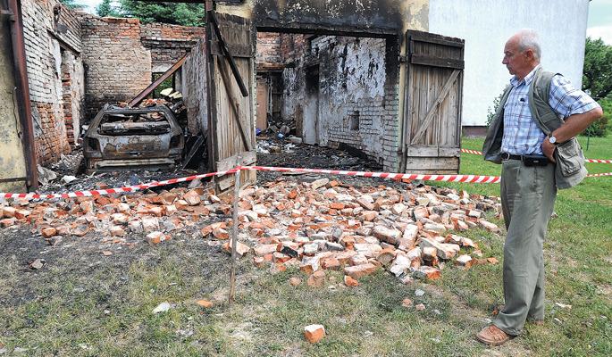 Ktoś chce spalić zakład  i jego prezesa?