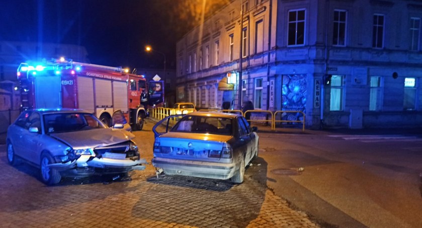 Dziewiętnastolatek nie zatrzymał się na czerwonym świetle. Kolizja w Brusach