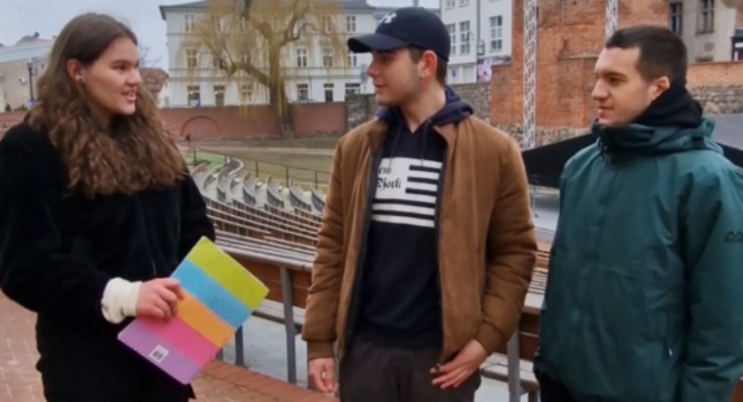 Włosi testują chojnicką pizzę. Maja nakręciła o nich film