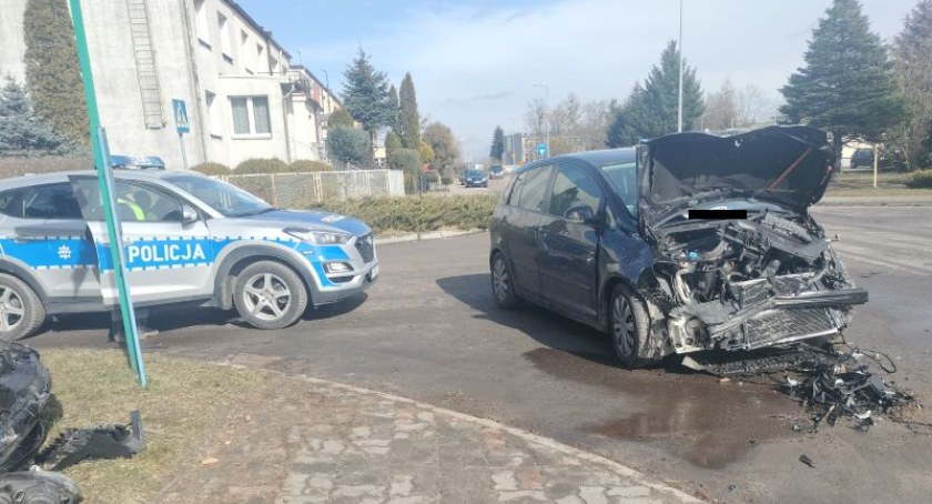 Wysoki mandat. Mężczyzna kierujący koparko-ładowarką spowodował kolizję