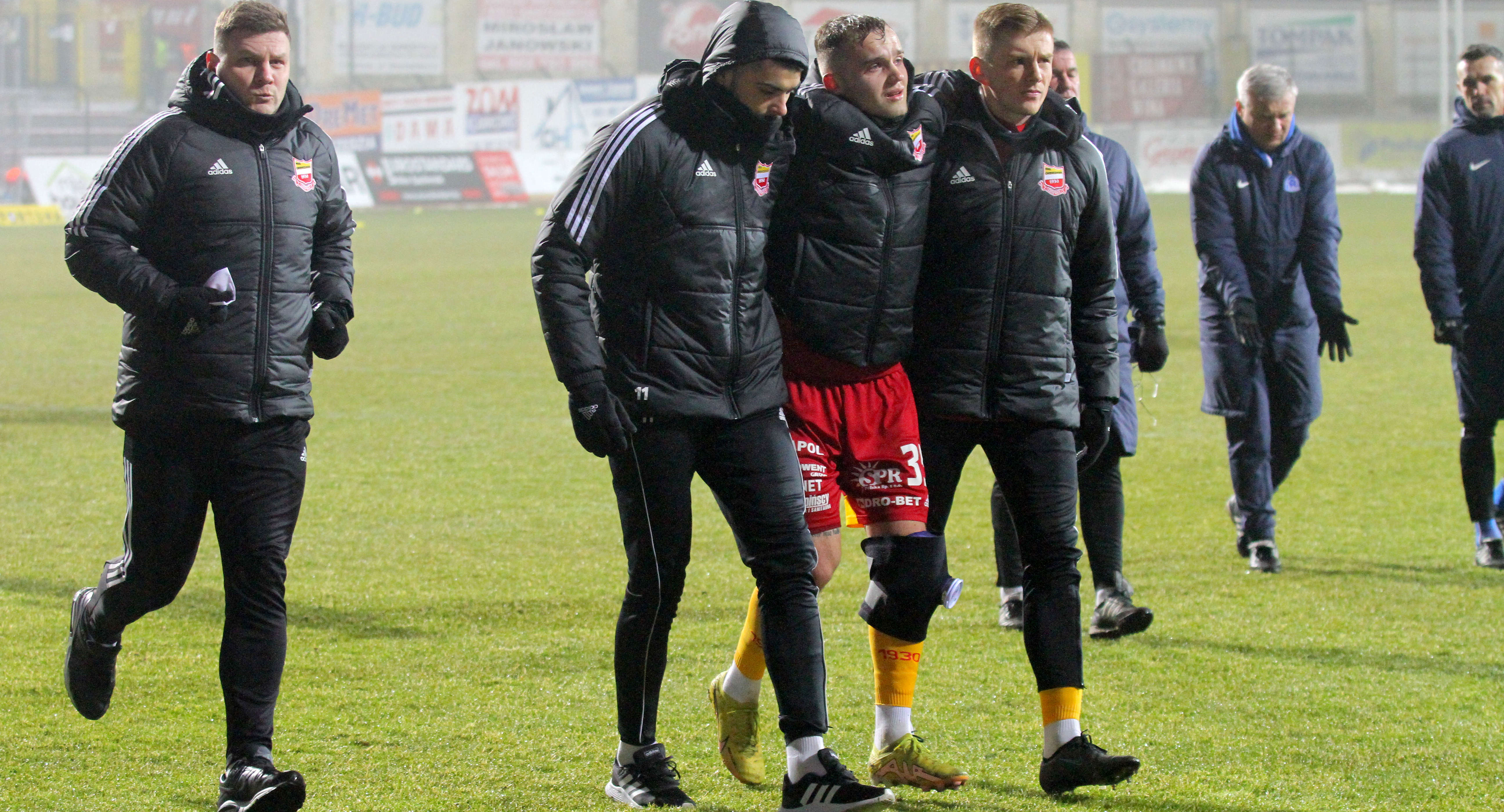 Pech Daniela Szelągowskiego. Pomocnik Chojniczanki wypada z gry na wiele miesięcy