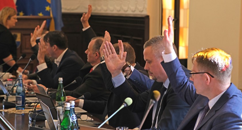 Nie wszyscy chcieli bronić papieża