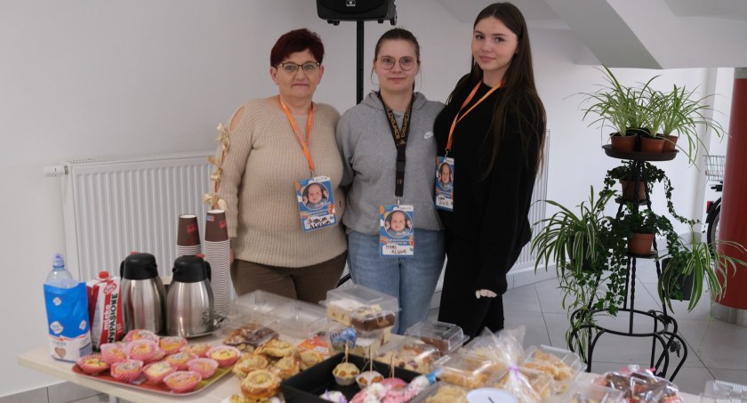 Ozdoby wielkanocne na stół, datki na leczenie Aleksa