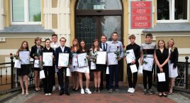 Martyna Górnowicz z najwyższą średnią. Uczniowie szkół ponadpodstawowych z nagrodami starosty