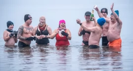 Nowy Rok powitali w lodowatej wodzie (FOTOGALERIA, WIDEO) 