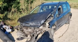 Wystrzał opony zakończył się kolizją. 56-latek wjechał w barierki obwodnicy Chojnic