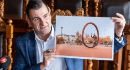 Nowa koncepcja miejskiej rzeźby w Chojnicach — zamiast napisu „I love Chojnice” stanie symboliczny Pierrot