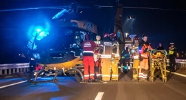 Opel uderzył w skuter na obwodnicy Chojnic. Dwóch mężczyzn trafiło do szpitala
