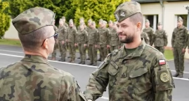 Wojskowe zmiany pod Chojnicami. Mjr Kamil Okrój z awansem