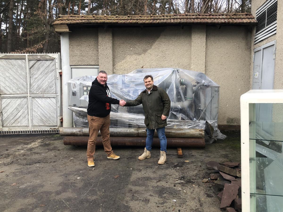 Olbrzymi generator prądu trafił do szpitala wojskowego [ZDJĘCIA]