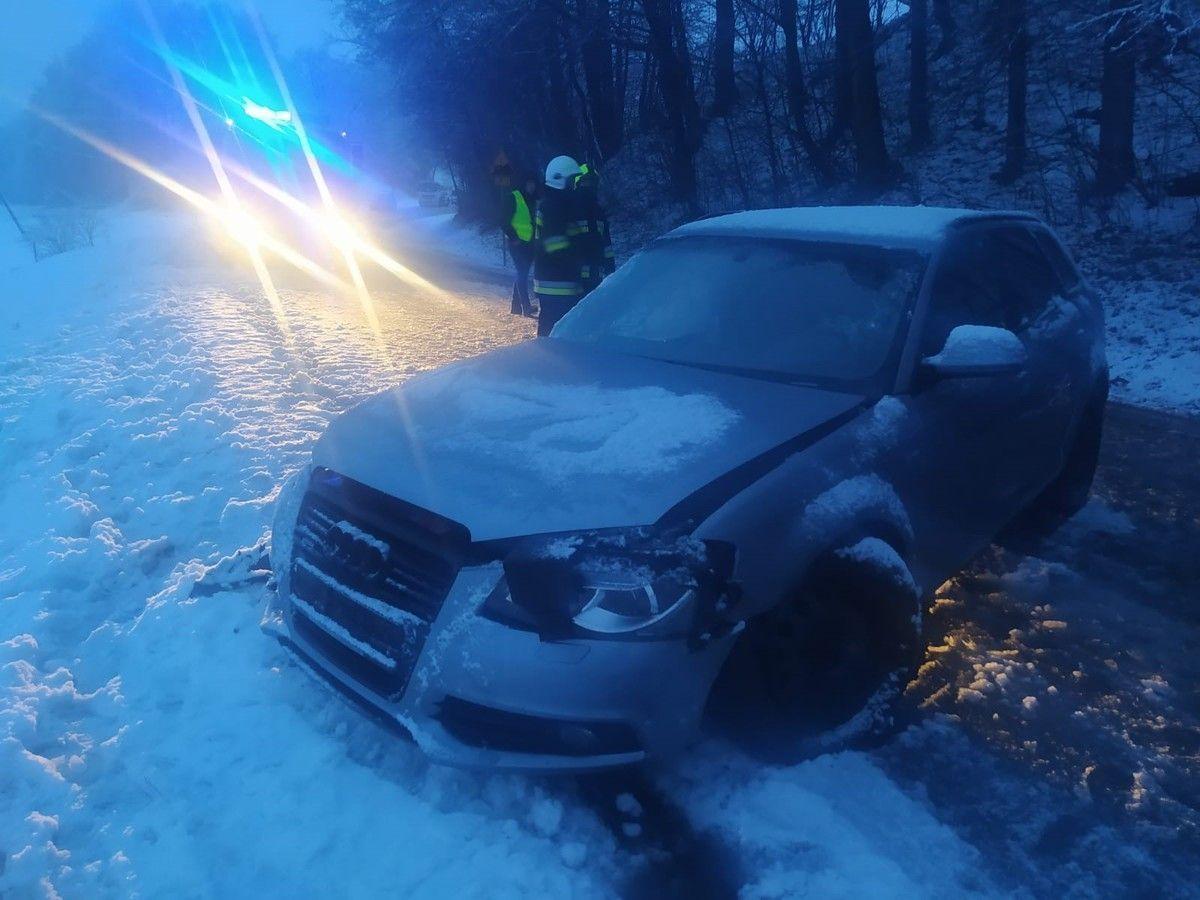 Kierujący audi wpadł w poślizg i zderzył się z osobową kią. Był pijany