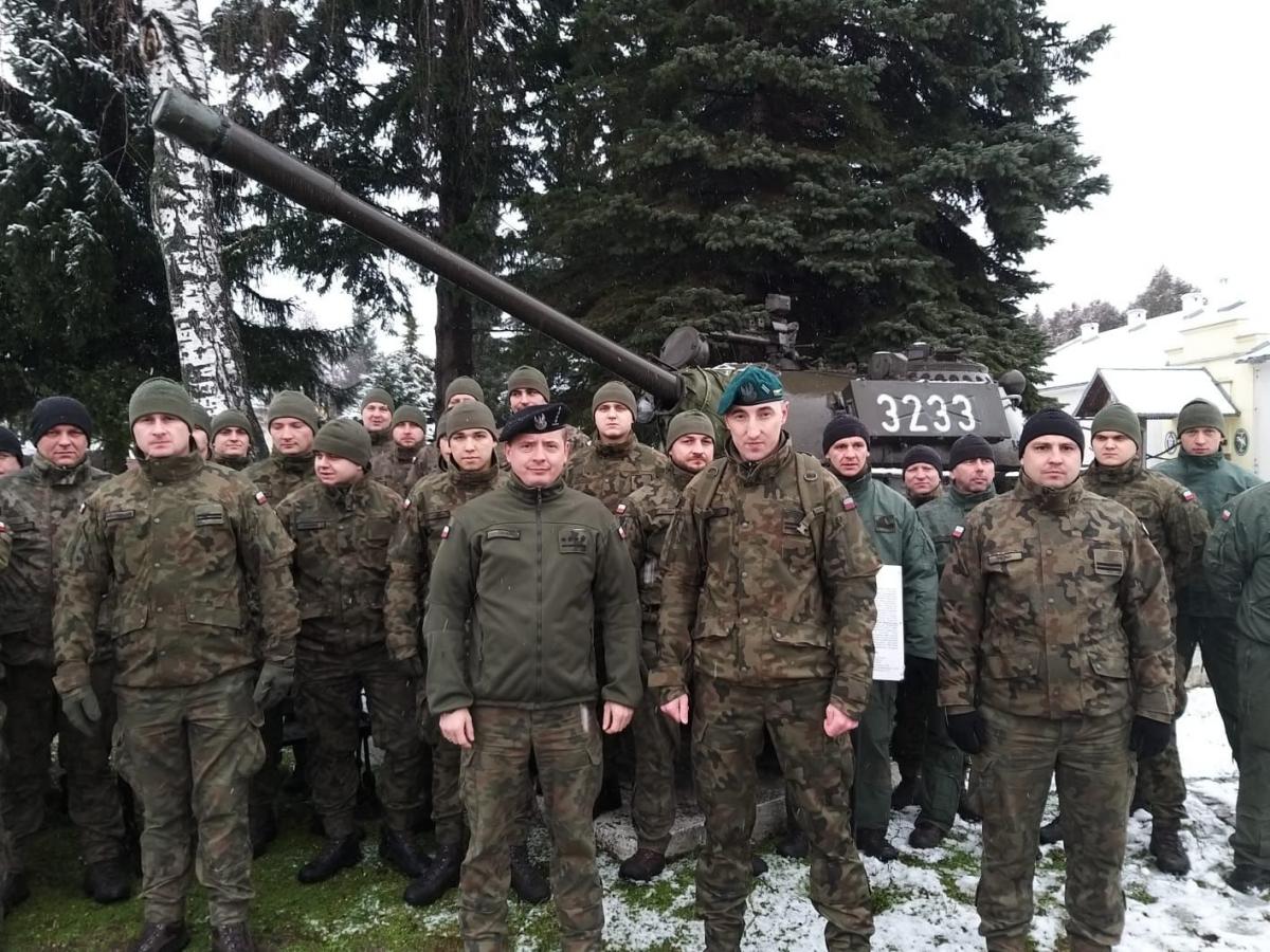 „Tata zrobi wszystko, żebyś wyzdrowiał”.  Maciej Karaś wyruszył w podróż po Polsce, by osobiście prosić o pieniądze na leczenie syna