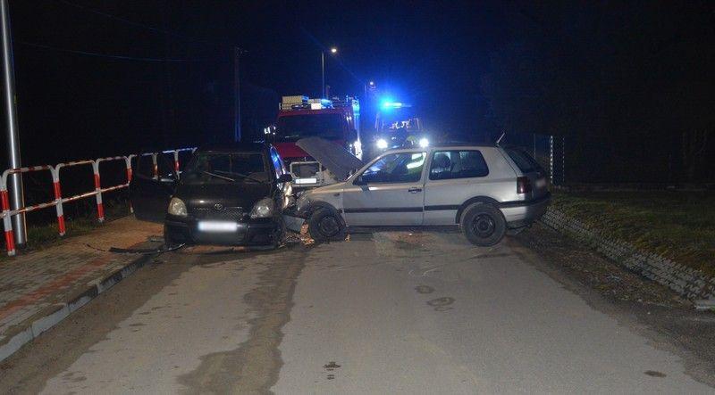 Nietrzeźwa kierująca volkswagenem zjechała na przeciwległy pas i zderzyła się z toyotą