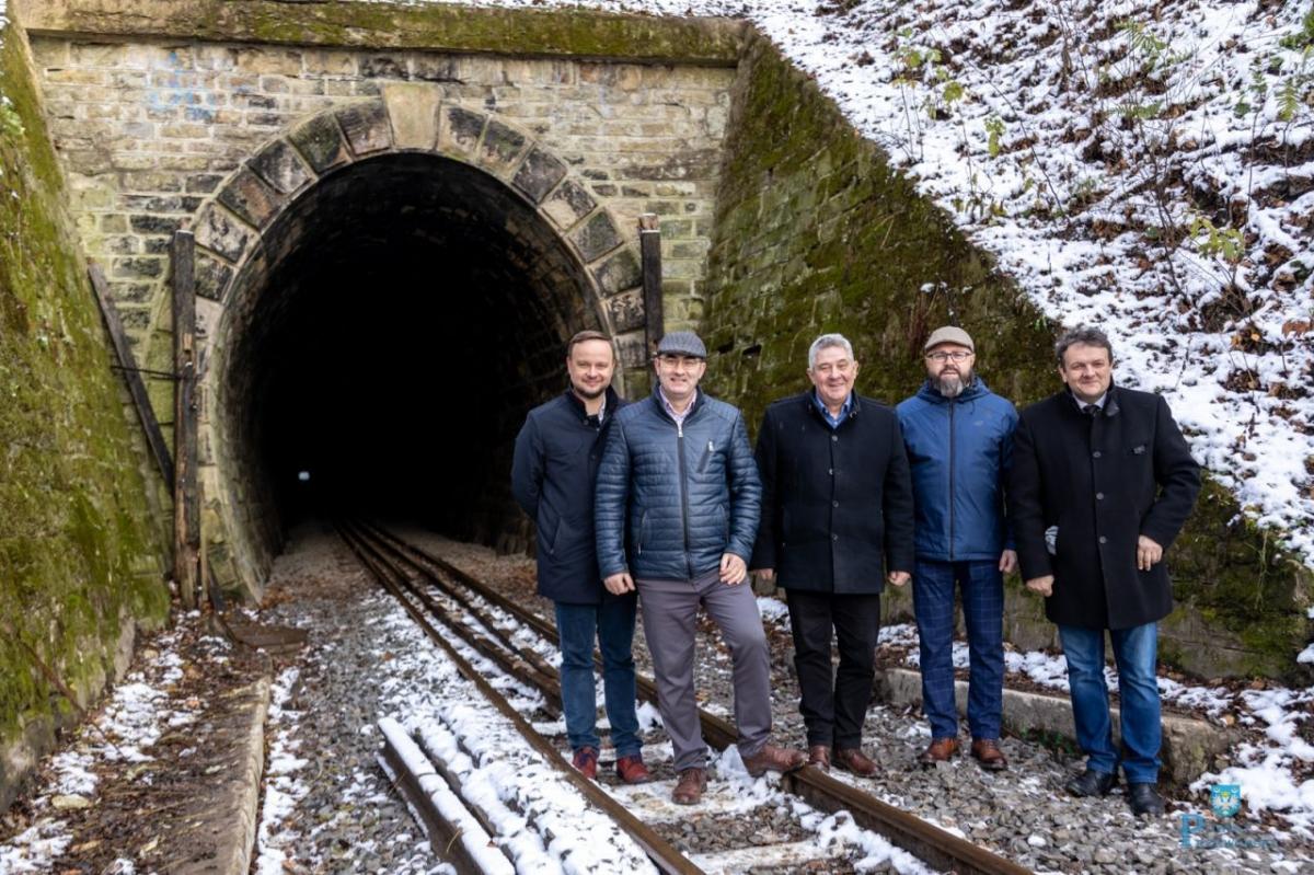 Trwa odbudowa zniszczonej przez potężną powódź trasy „Pogórzanina”