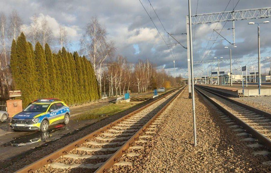 46-letni mężczyzna osunął się pod koła pociągu towarowego. Zginął na miejscu