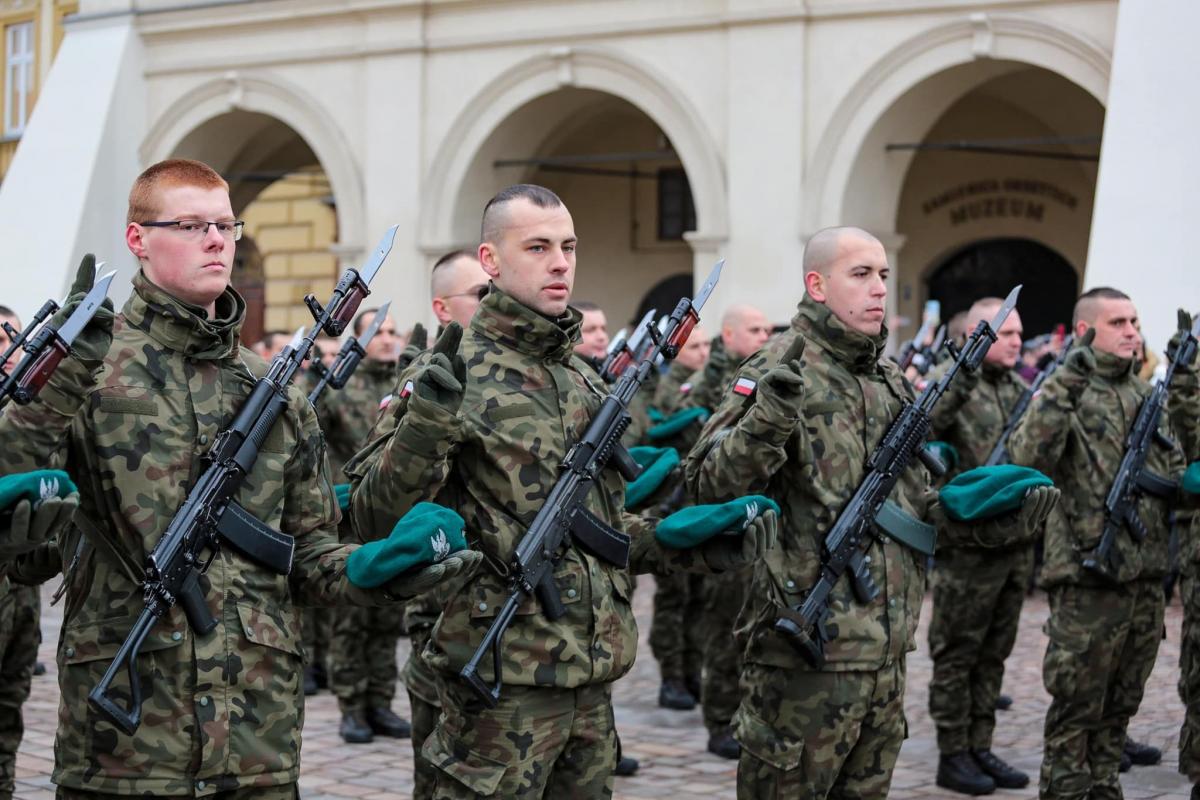 Uroczysta przysięga 96 żołnierzy ochotników na jarosławskim Rynku
