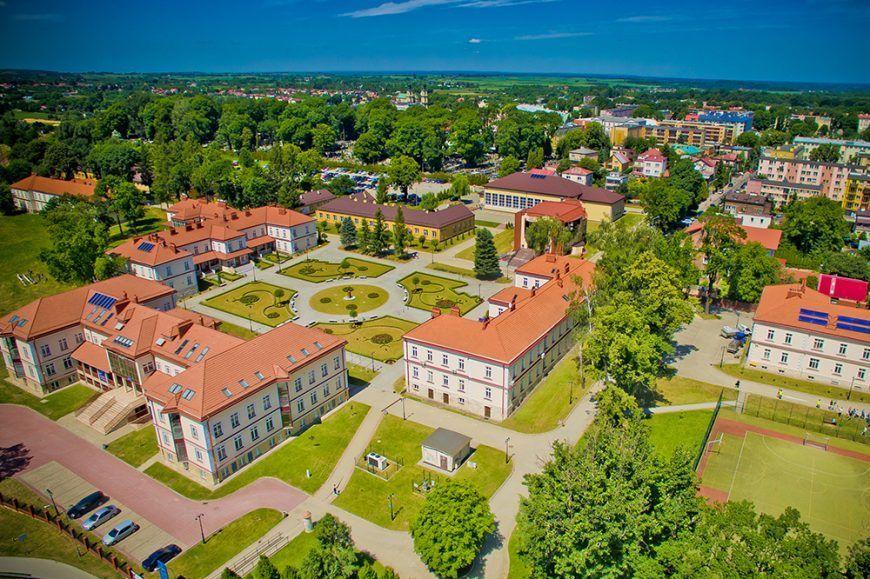Jarosławska PWST-E stawia na fotowoltaikę. Instalację rozbuduje przemyska spółka