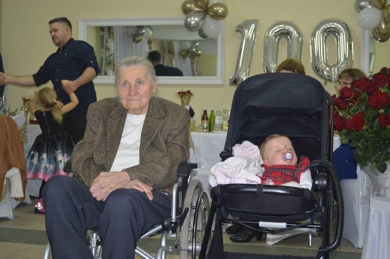 Życzyli 200 lat pani Stanisławie Włoch z Ujkowic! [ZDJĘCIA]