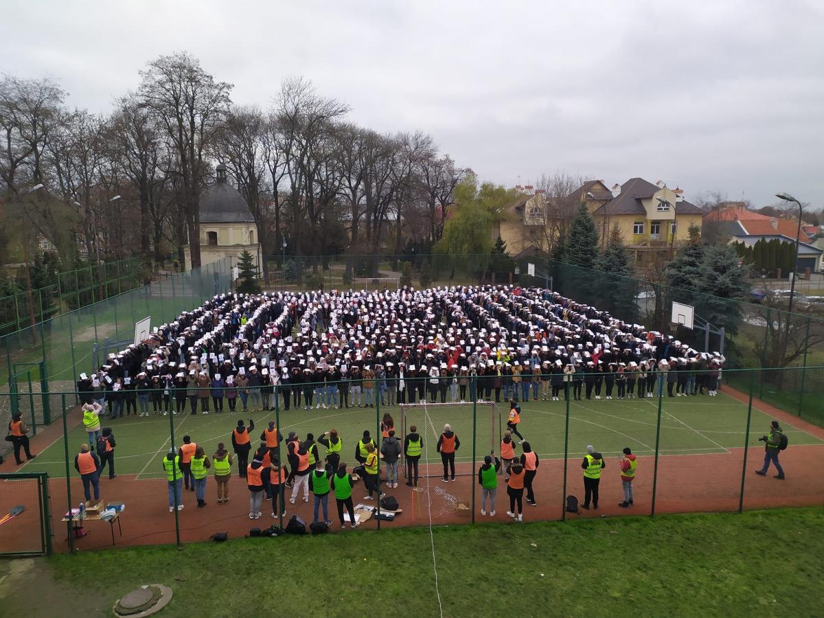 Szkolny Festiwal Explory. Uczniowie ZSTiO spróbowali pobić rekord Guinnessa!