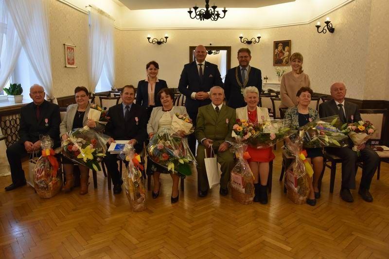 Na dobre i na złe. Złote i diamentowe pary odebrały medale 