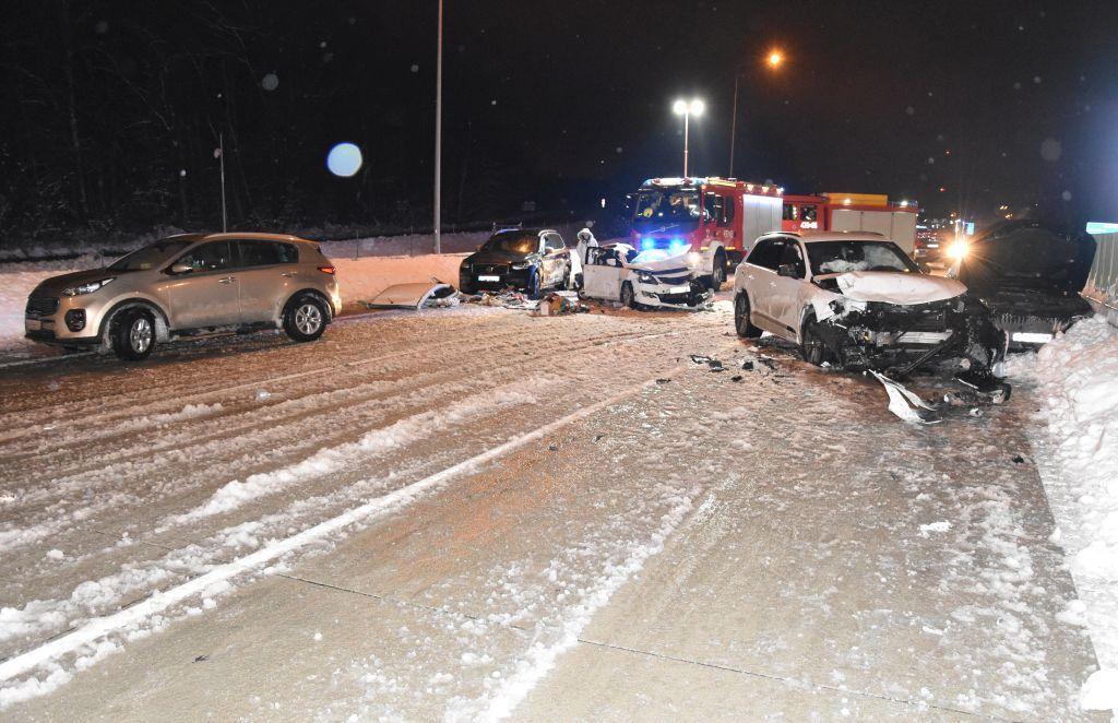 Wypadek na autostradzie A4. 5 osób rannych w zderzeniu 5 pojazdów