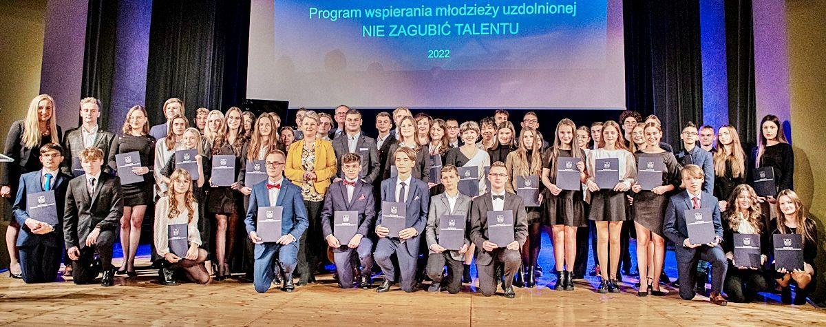 Nie zgubią tych talentów… Stypendia trafiły do 125 osób!