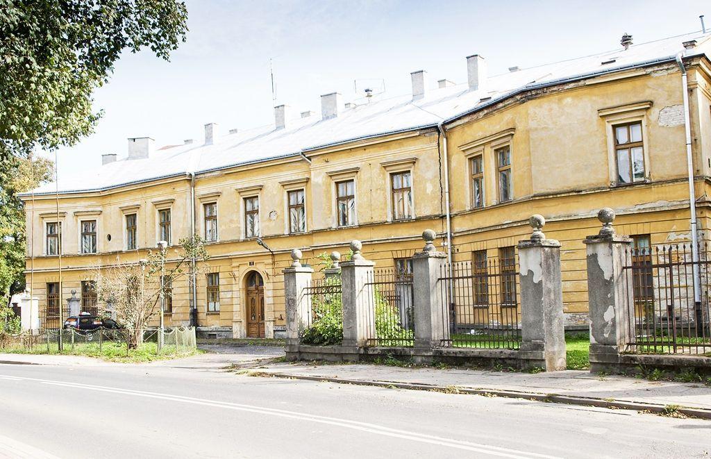 Budynki po byłym szpitalu przy ul. Rogozińskiego zostaną wyremontowane