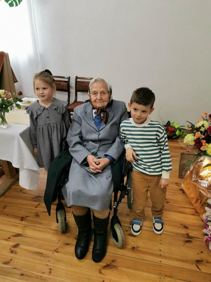 Pani Maria bawiła się na swoich 100. urodzinach! [ZDJĘCIA]