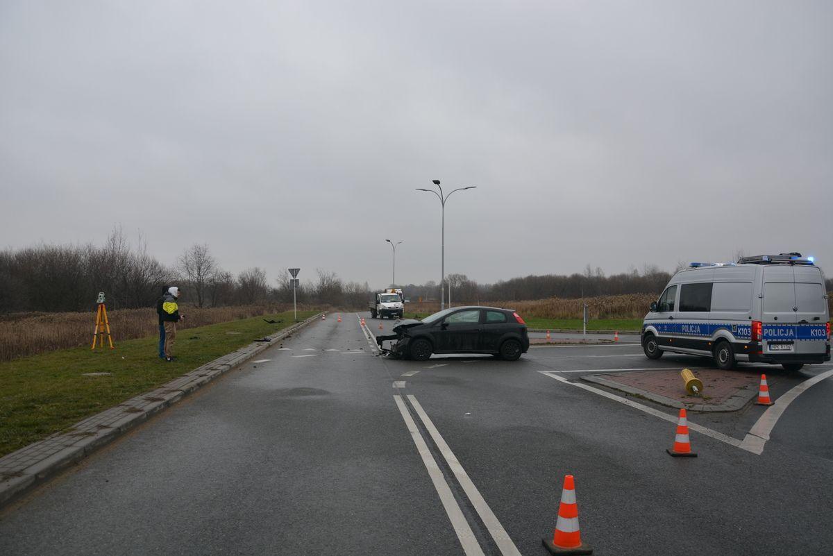 Nie ustąpił pierwszeństwa. Doszło do zderzenia iveco z fiatem