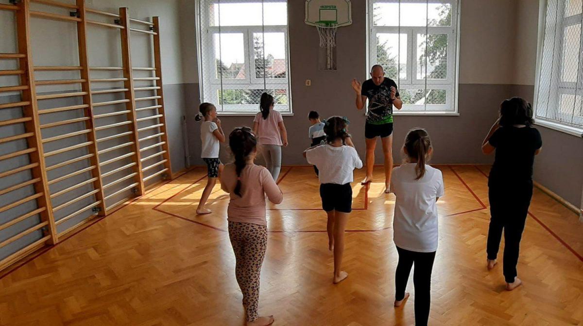 SP w Nehrybce zbiera na sprzęt sportowy. Warto pomóc!