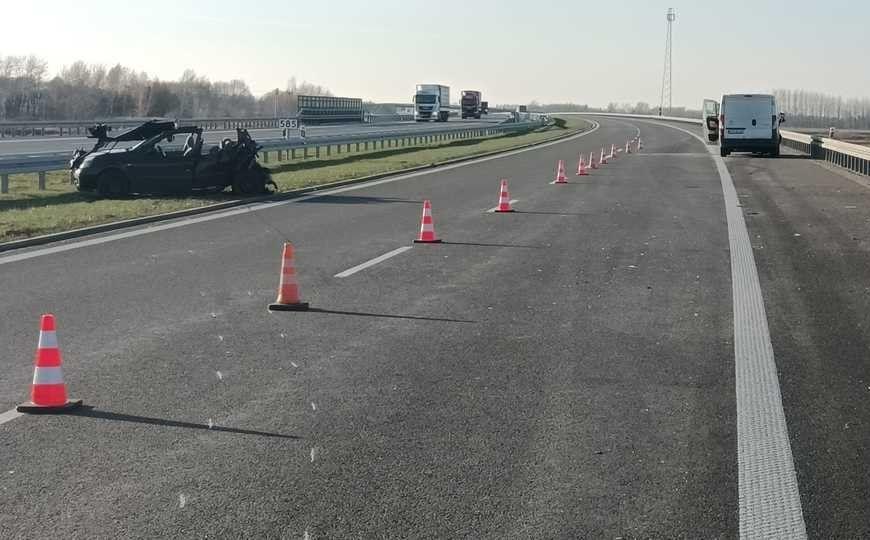 Zderzenie osobówek na autostradzie A4. Dwie osoby ranne 