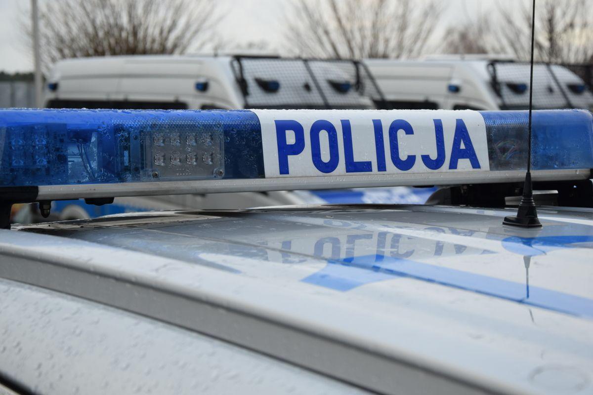 Pierwszy śnieg, śliska i mokra nawierzchnia. Policja apeluje o ostrożność!
