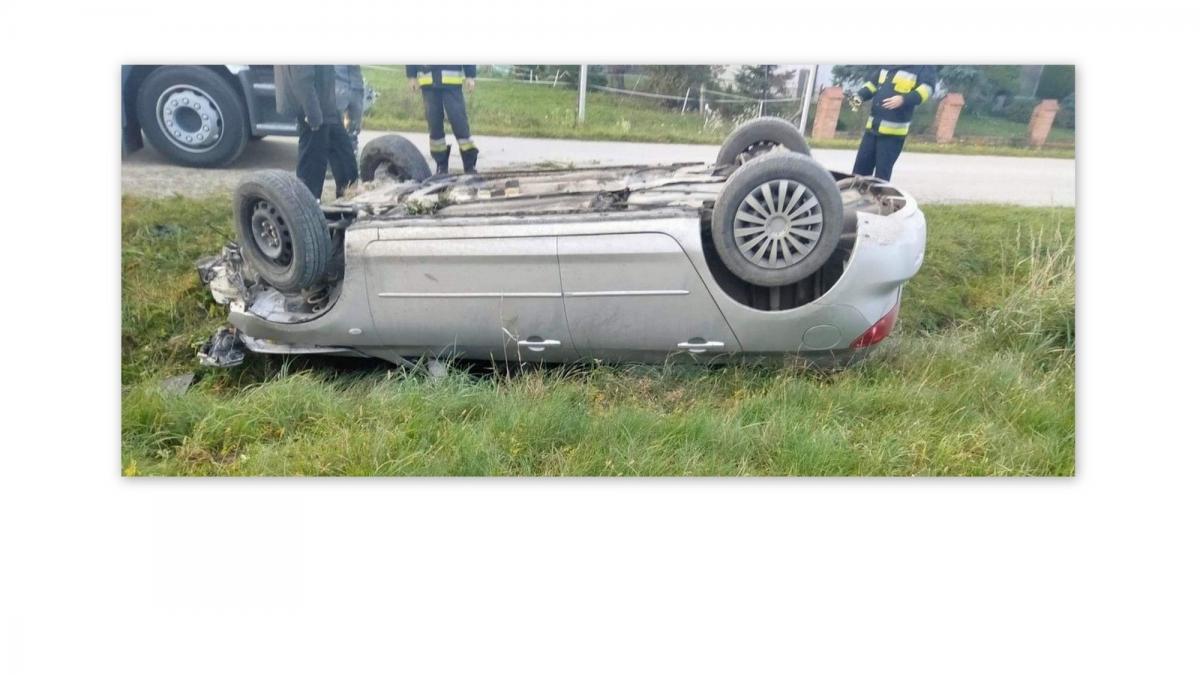 Doprowadził do dachowania. 26-latek z Sieniawy był pijany [ZDJĘCIA]