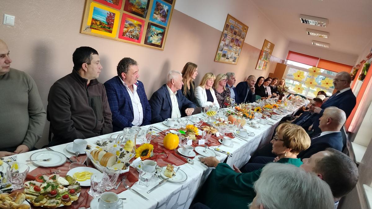 Lipa wciąż pamięta. Posadzili dąb upamiętniający dobroczyńcę i przyjaciela Arnolda Wellmana [ZDJĘCIA]