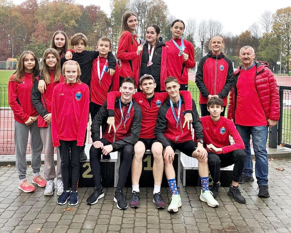 Siedem przełajowych medali UKS Tempo 5 Przemyśl