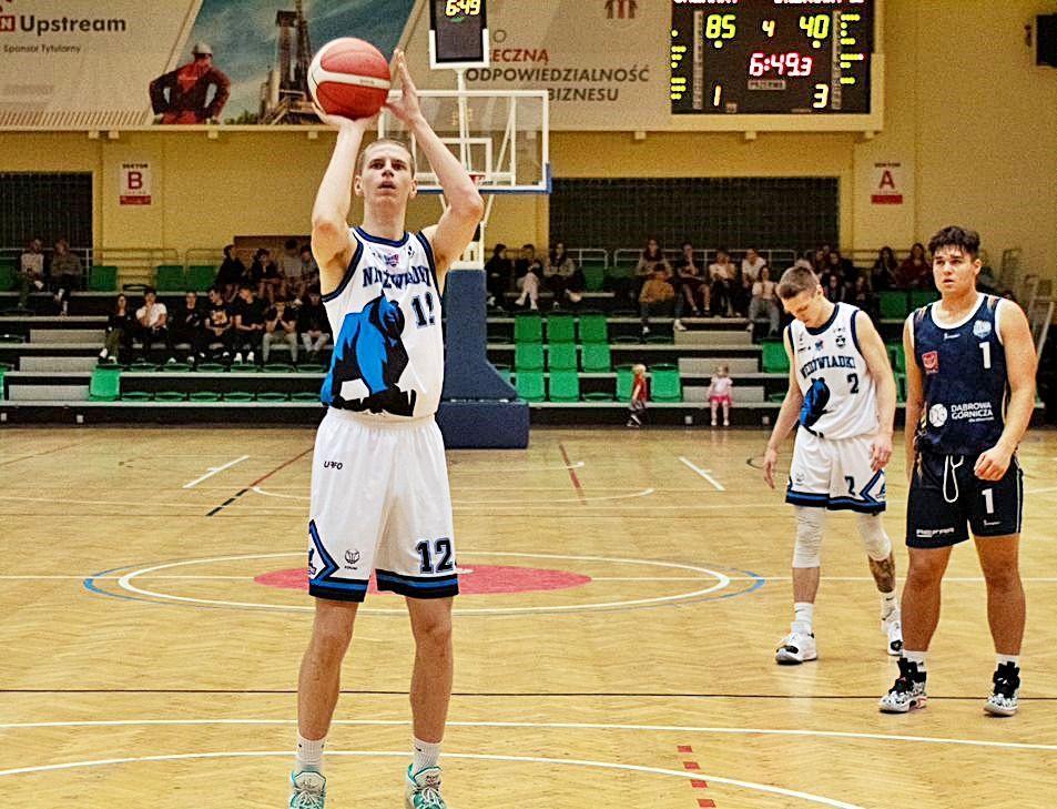 Iskra brutalnie zgaszona przez Niedźwiadki. Ależ mecz 18-latka!