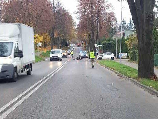 Zderzenia osobówki i motocykla. Do szpitala trafiły dwie osoby jadące jednośladem