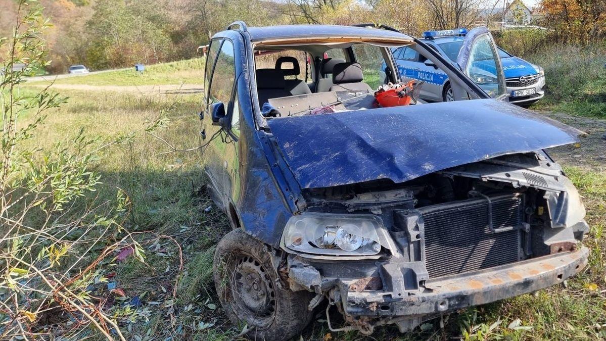 Kolejny pijany kierowca doprowadził do dachowania [ZDJĘCIA]