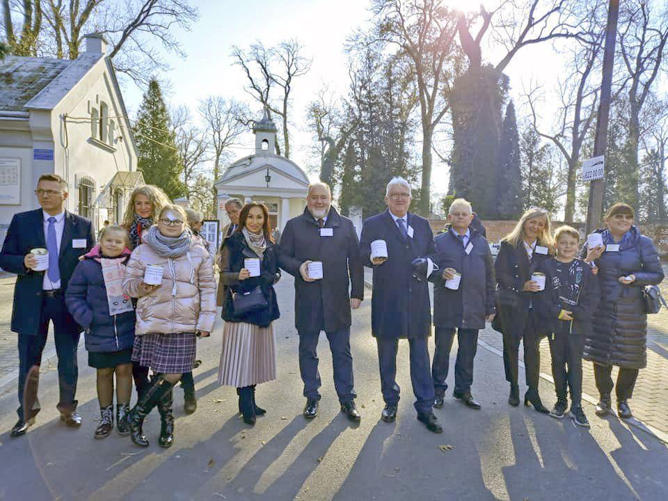 Kolejne nagrobki czekają na to, by odzyskać dawną świetność 