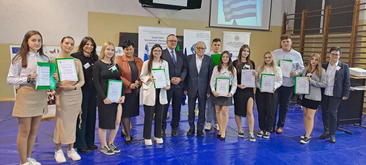 Jarosławski „Spożywczak” zmienia nazwę na  „biznesową” i nie zwalnia tempa