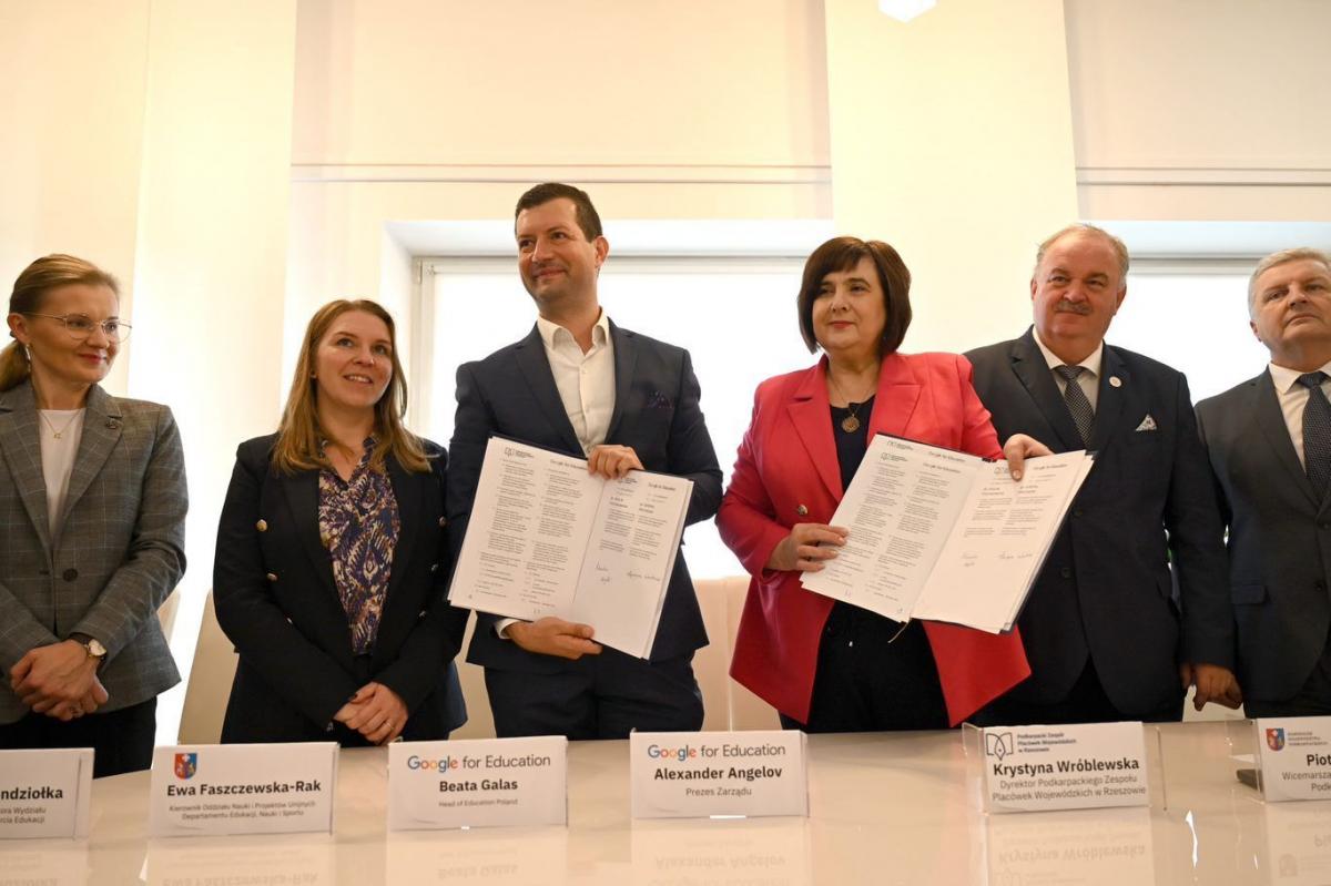 Cyfryzacja pełną parą, czyli szansa dla podkarpackich szkół