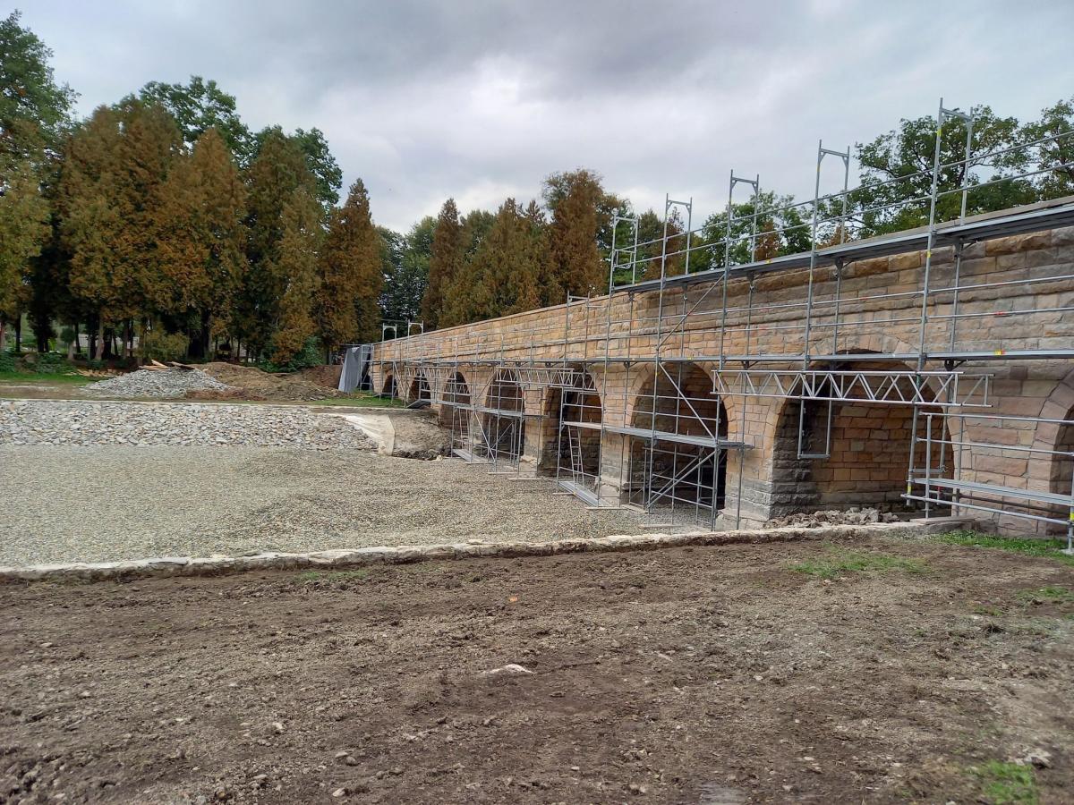 Staw i most w Krasiczynie do rewitalizacji. W parku praca wre