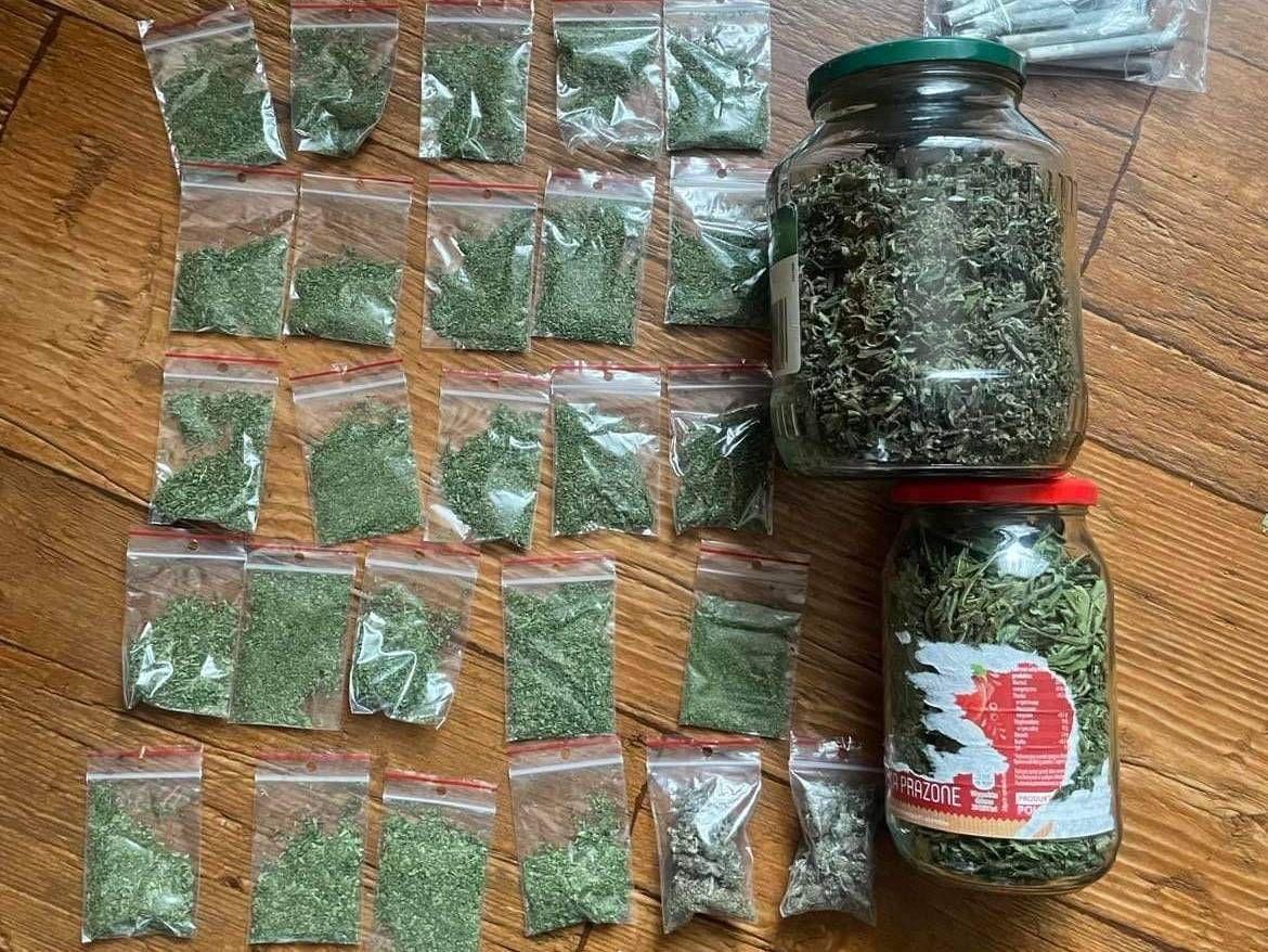 Jeden ukrywał 500 gramów marihuany, drugi 200. Obaj odpowiedzą przed sądem