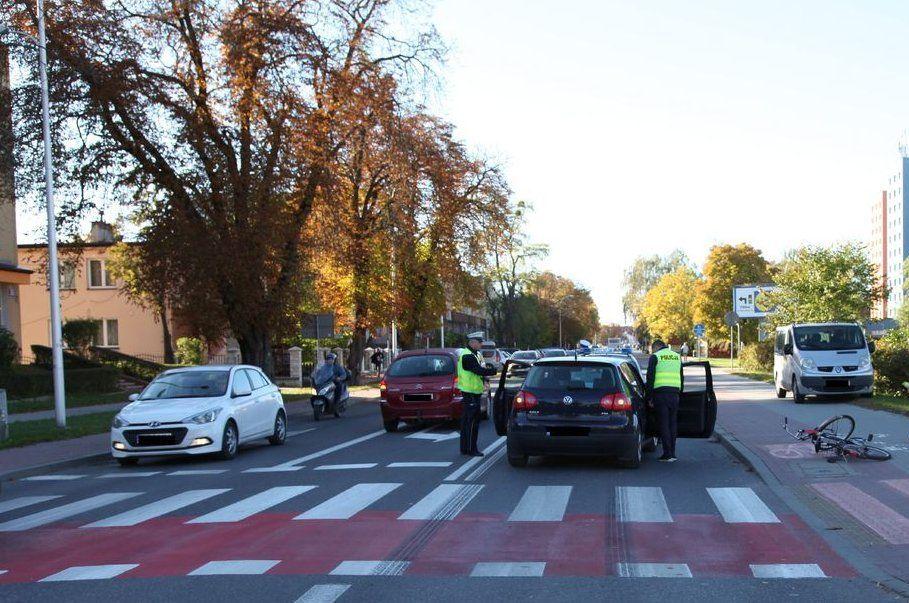 87-letni kierujący golfem nie zauważył rowerzystki. Doszło do wypadku
