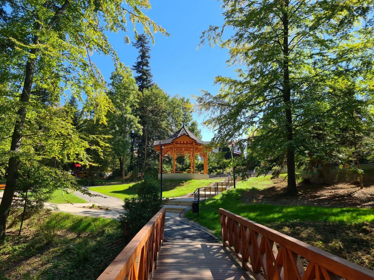 Wytchnienie w Bieszczadach: park zdrojowy gotowy na gości