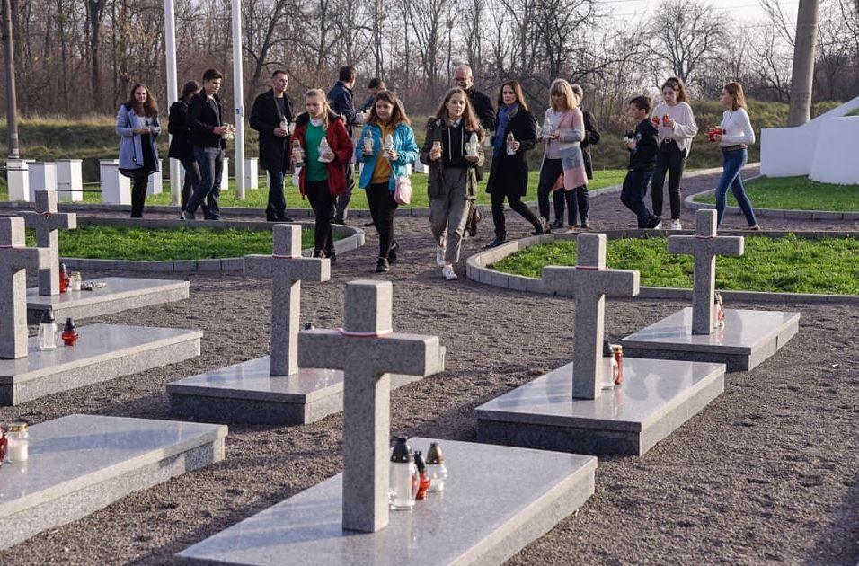 Zbiórka zniczy na polskie cmentarze za wschodnią granicą