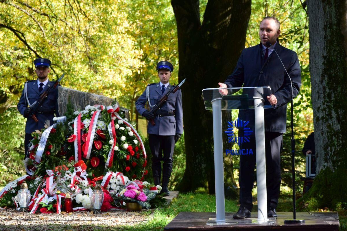 Pamięci policjantów zamordowanych przez NKWD [ZDJĘCIA]